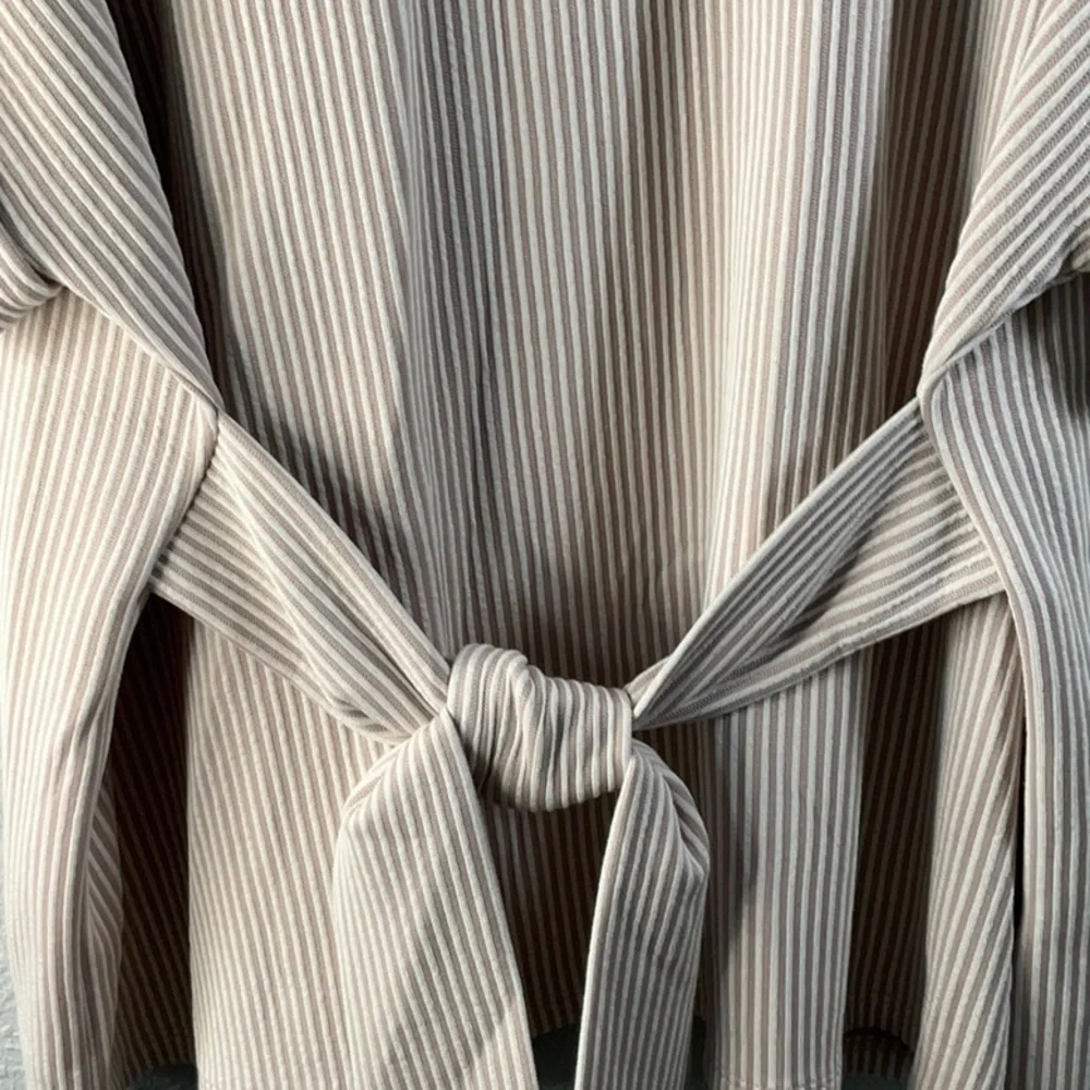 Express Tan and White Top with Tie Size Large - Picture 3 of 6
